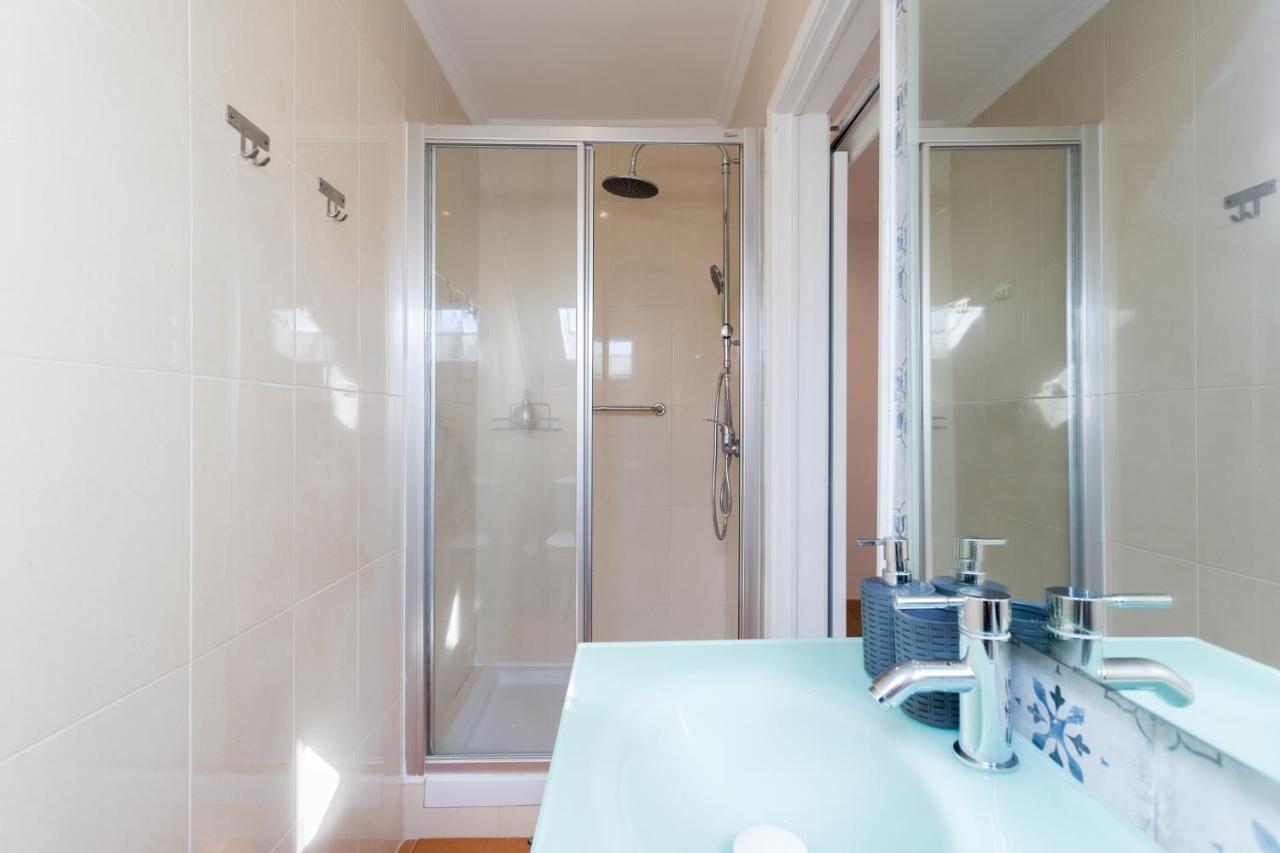 Appartamento Rato Cozy 3Br W/Balcony - By Lu Holidays Lisbona Esterno foto