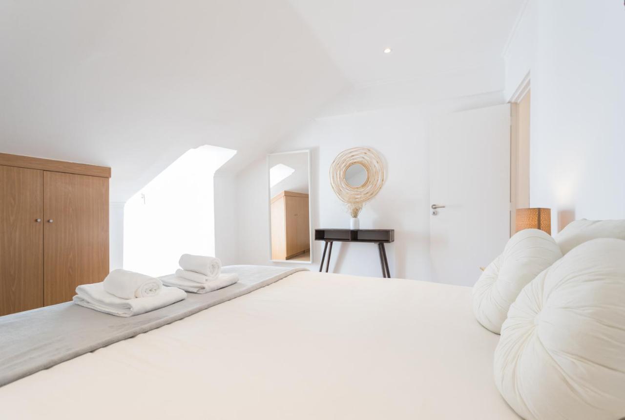 Appartamento Rato Cozy 3Br W/Balcony - By Lu Holidays Lisbona Esterno foto