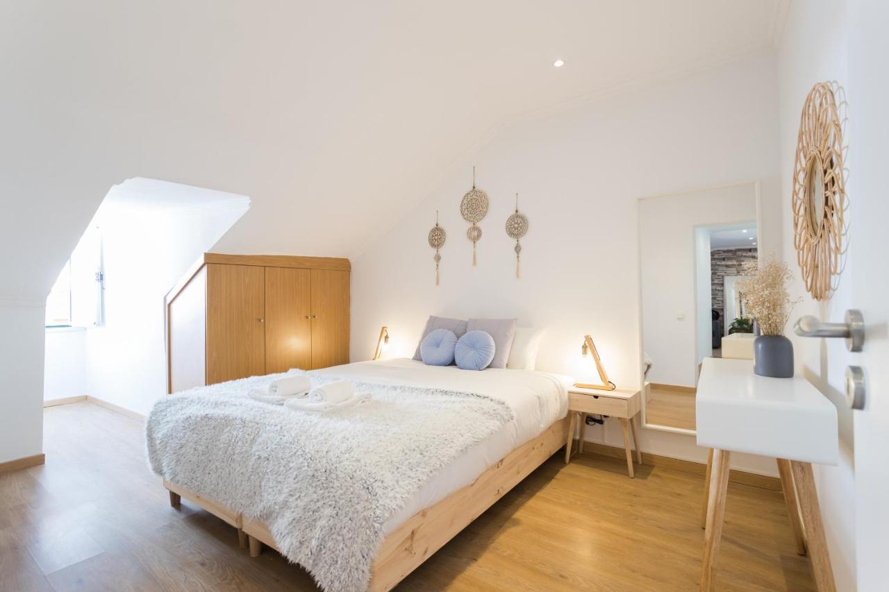 Appartamento Rato Cozy 3Br W/Balcony - By Lu Holidays Lisbona Esterno foto