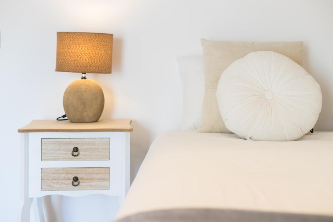 Appartamento Rato Cozy 3Br W/Balcony - By Lu Holidays Lisbona Esterno foto