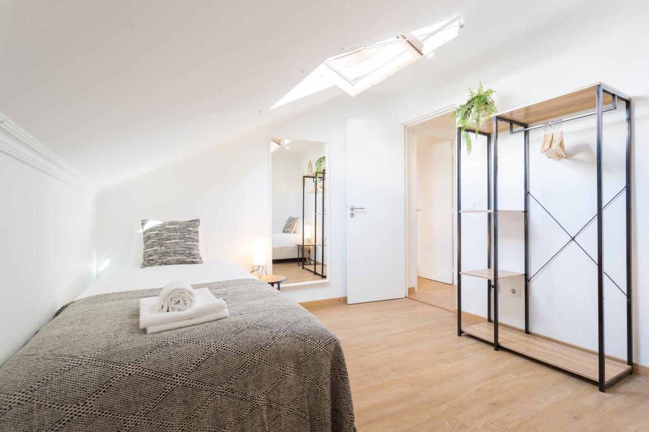 Appartamento Rato Cozy 3Br W/Balcony - By Lu Holidays Lisbona Esterno foto
